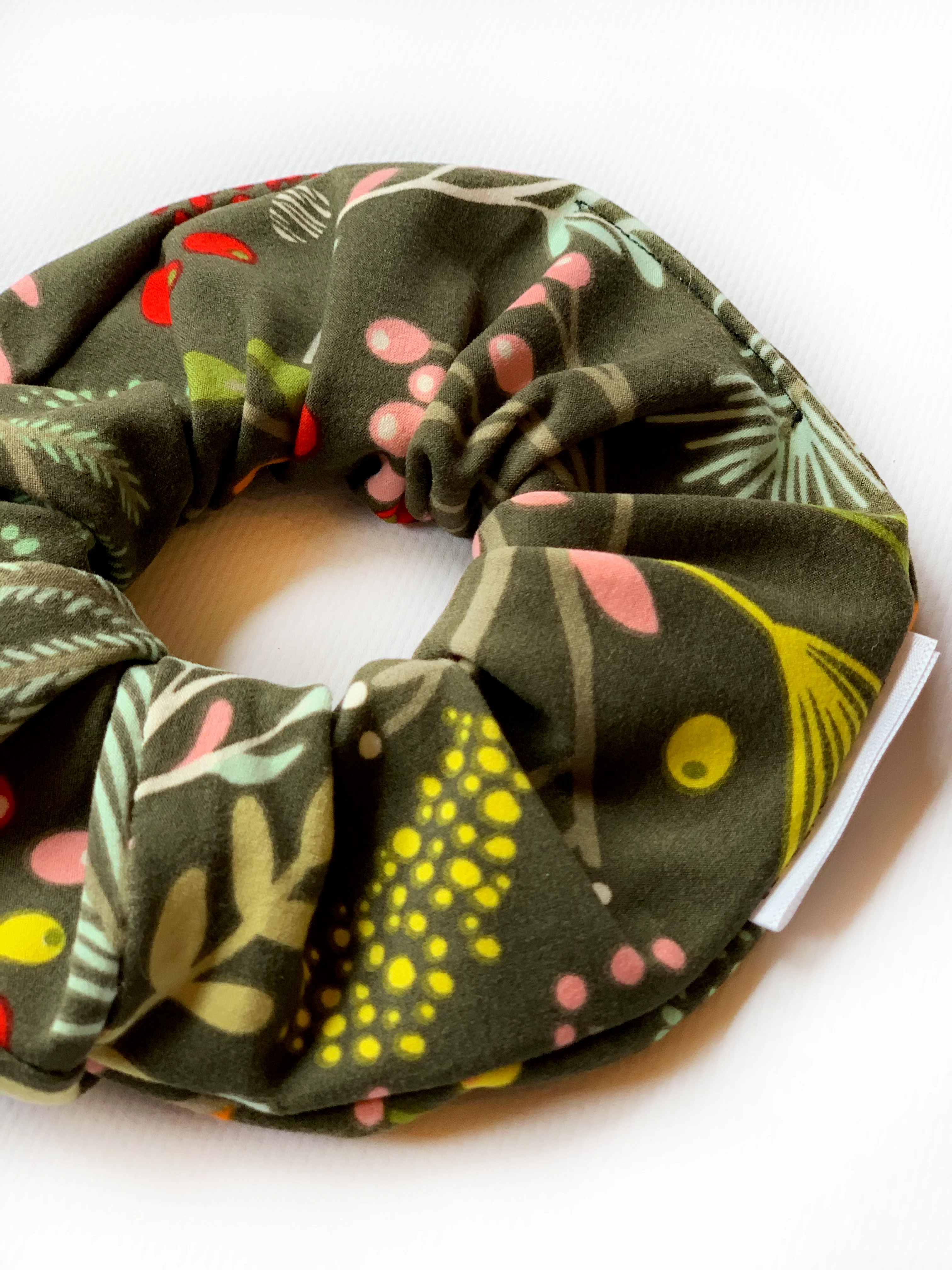 Merry Mistletoe Scrunchie - Image 2