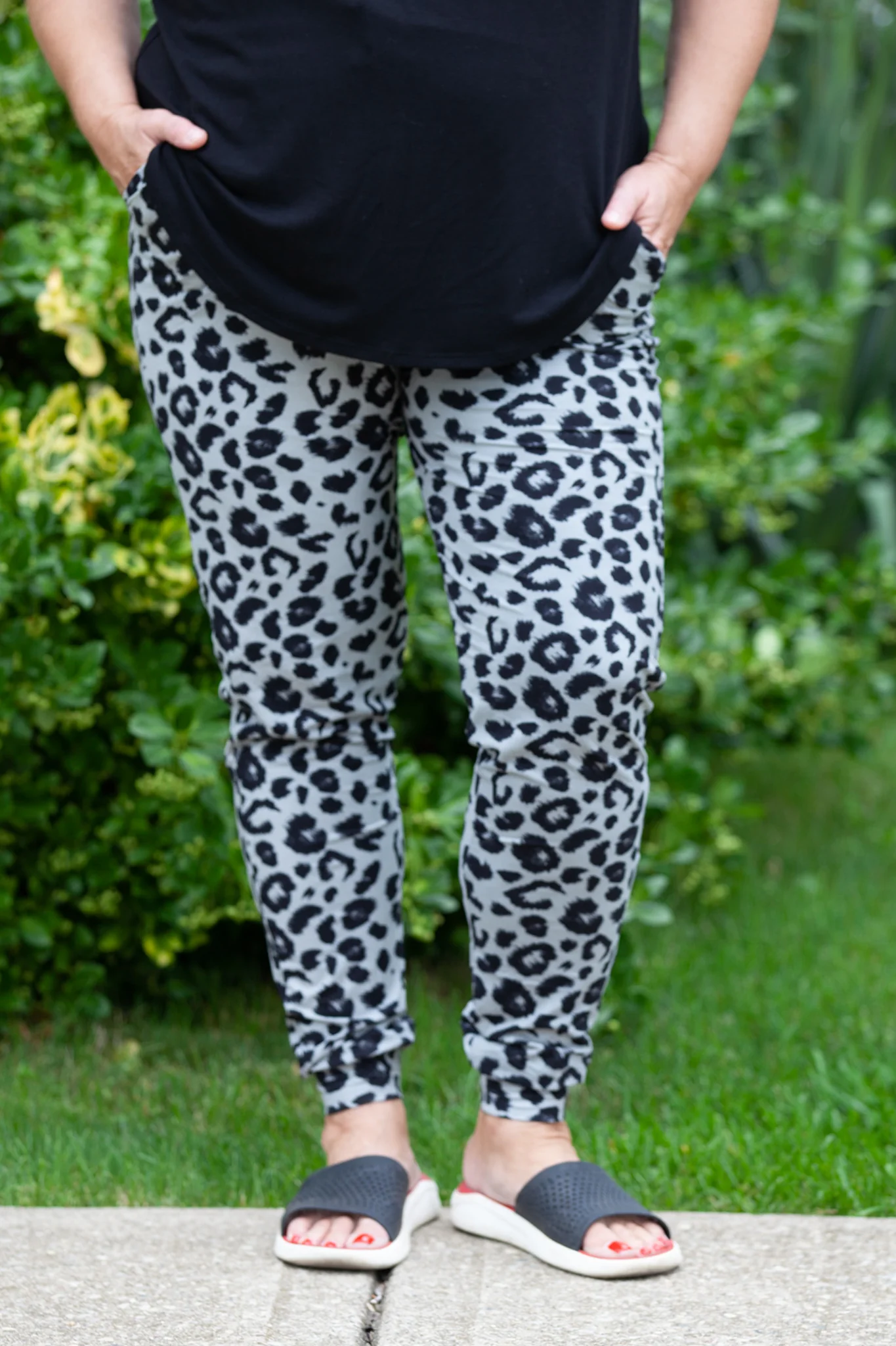 Snow Leopard Joggers Plus - Image 3