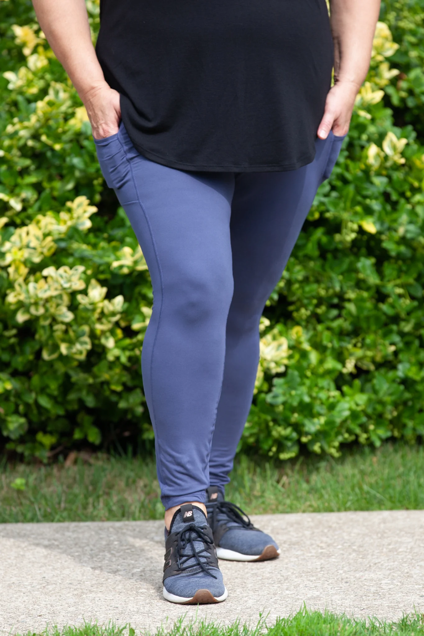 PLUS Solid Colour Active Leggings (w/ Pockets) - Image 3