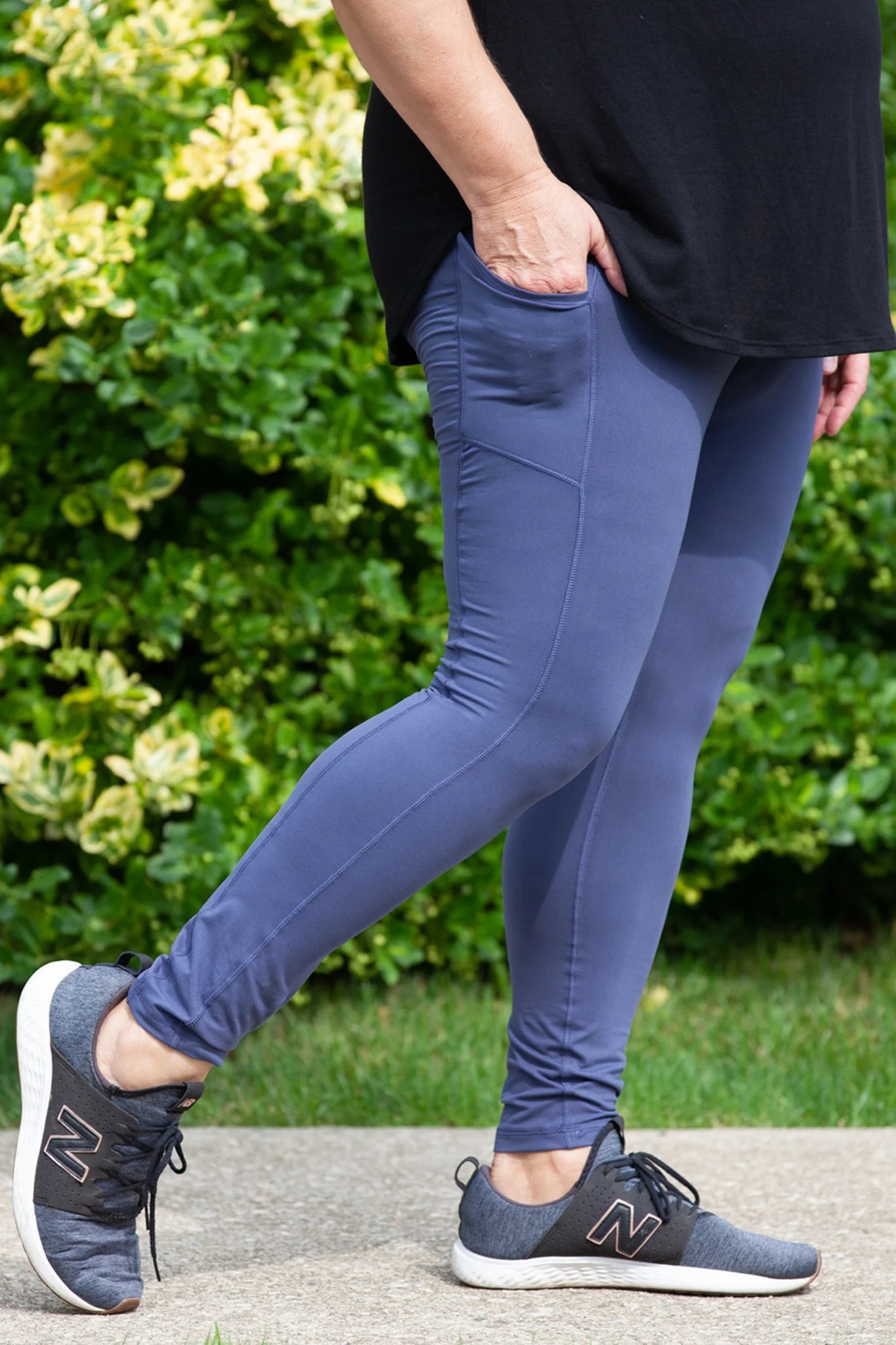 PLUS Solid Colour Active Leggings (w/ Pockets) - Image 4
